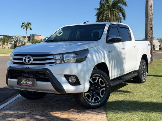 TOYOTA HILUX 2.8 SRV 4X4 CD 16V DIESEL 4P AUTOMÁTICO TOYOTA HILUX 2.8 SRV 4X4 CD 16V DIESEL 4P AUTOMÁTICO